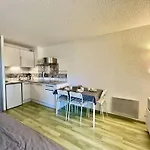 Apartment Avec Piscine, Parking Privatif, Loggia Et Acces A Pied - - Fr-1-226-534 *