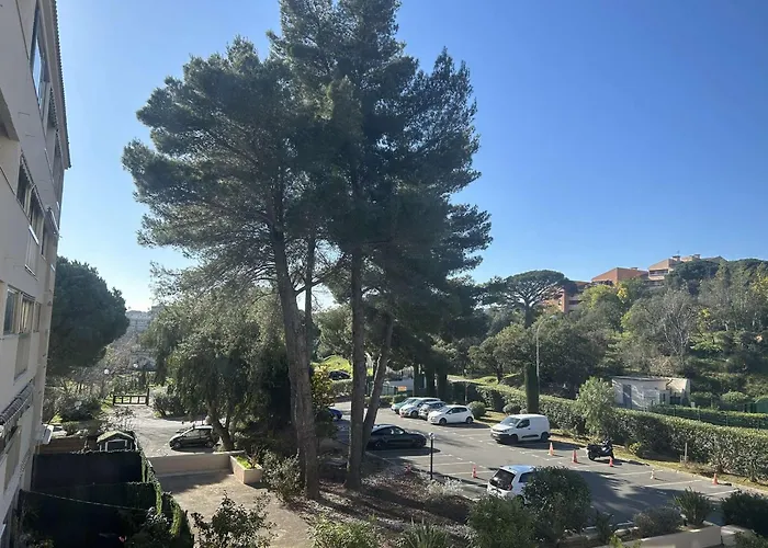 Avec Piscine, Parking Privatif, Loggia Et Acces A Pied - - Fr-1-226-534 *