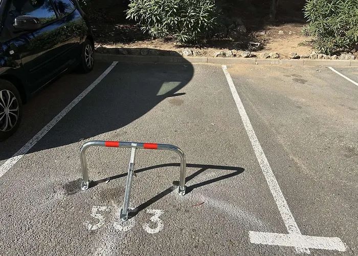 Avec Piscine, Parking Privatif, Loggia Et Acces A Pied - - Fr-1-226-534