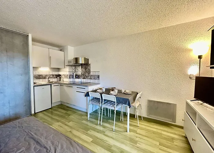 Apartment Avec Piscine, Parking Privatif, Loggia Et Acces A Pied - - Fr-1-226-534 *