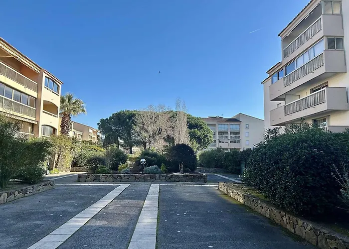 Avec Piscine, Parking Privatif, Loggia Et Acces A Pied - - Fr-1-226-534 Apartment *